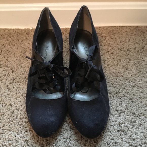 Liz Claiborne Shoes - Like New Size 7 Black Pump